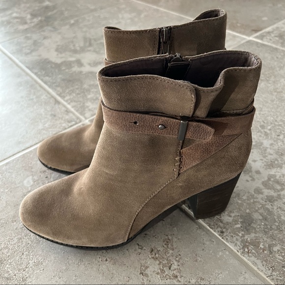 NEW Clarks Enfield Sari Olive Leather Suede Ankle Boots, Size UK 7D, US 9½M - Picture 9 of 16